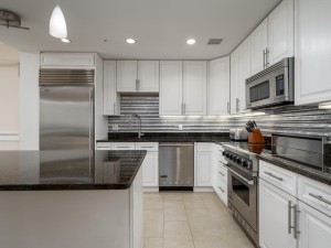 gateway1704-9-kitchen.jpg