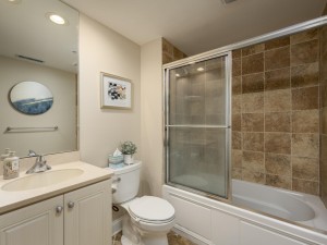 southbeach405-21-bath-2.jpg