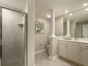 southbeach405-24-bath-3.jpg