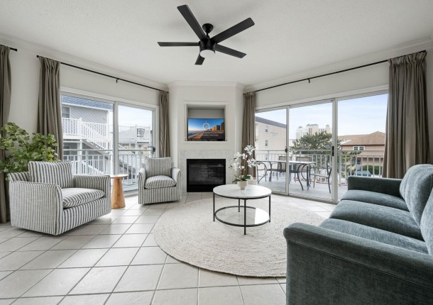 aventura106-13-living-area.jpg