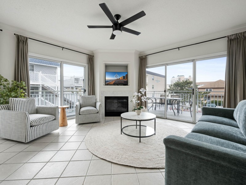 aventura106-13-living-area.jpg