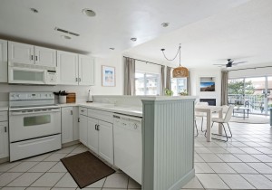 aventura106-16-kitchen.jpg