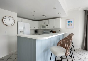aventura106-18-kitchen.jpg