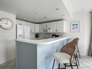 aventura106-18-kitchen.jpg