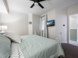 aventura106-27-bedroom-2.jpg