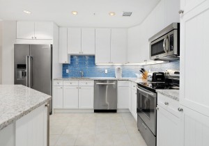 10-kitchen.jpg