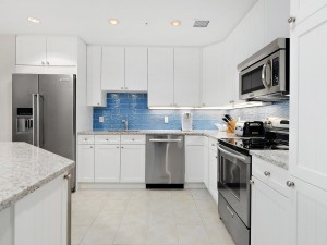 10-kitchen.jpg