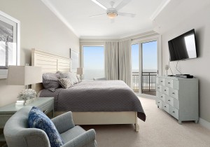 12-masterbed.jpg