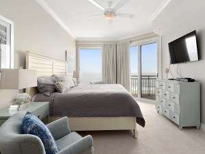 12-masterbed.jpg