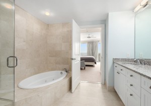 15-master-bath.jpg