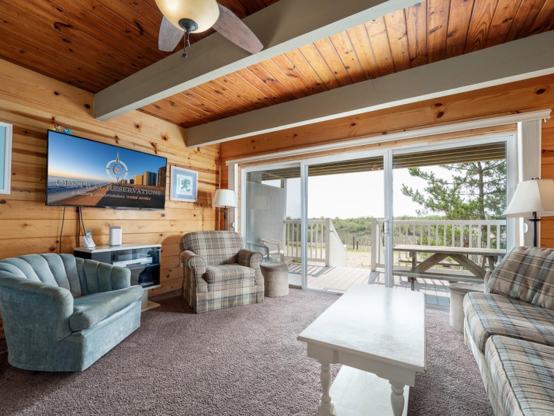 beachwalk4-23-living-area.jpg