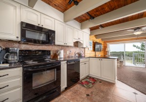 beachwalk4-24-kitchen.jpg