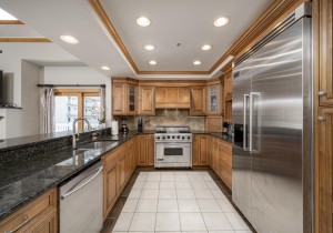 carlye403-16-kitchen.jpg