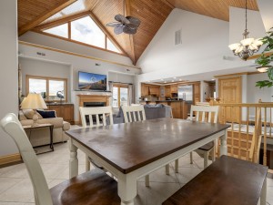 carlye403-18-dining-area.jpg