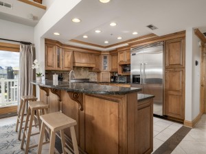carlye403-19-kitchen.jpg