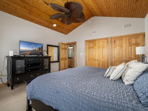 carlye403-23-bedroom-2.jpg