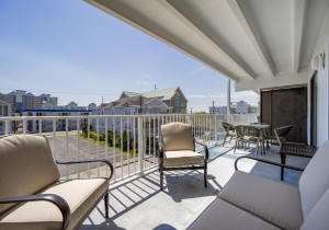 sunrisesea207-10-balcony.jpg