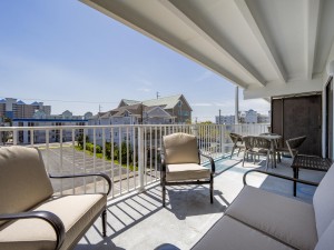 sunrisesea207-10-balcony.jpg