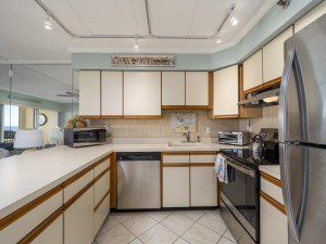 sandpiperdunes207-9-kitchen.jpg