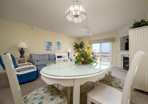 oceandunes402-9-dining-area.jpg