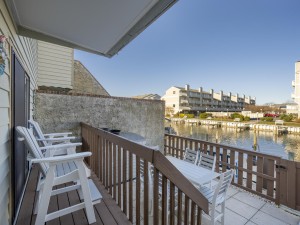 cluboceanvilla2-2-balcony-and-courtyard.jpg