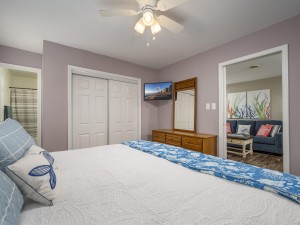 cluboceanvilla2-20-primary-bedroom.jpg