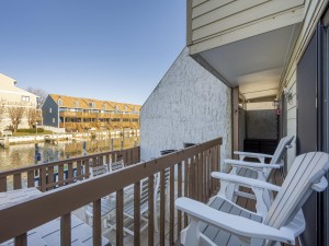 cluboceanvilla2-3-balcony-and-courtyard.jpg