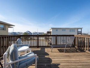beachcolony4-13-side-balcony.jpg