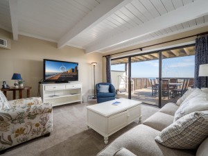 beachcolony4-29-living-area.jpg