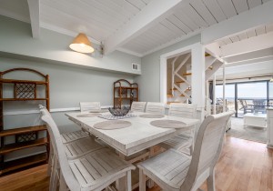 beachcolony4-31-dining-area.jpg