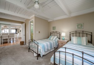 beachcolony4-32-lowe-r-level-bedroom.jpg