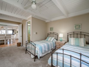 beachcolony4-32-lowe-r-level-bedroom.jpg