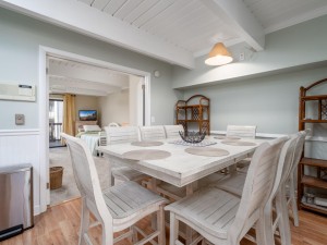 beachcolony4-35-dining-area.jpg