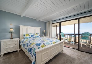 beachcolony4-39-primary-bedroom.jpg