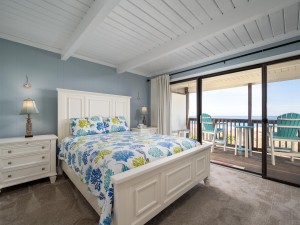 beachcolony4-39-primary-bedroom.jpg