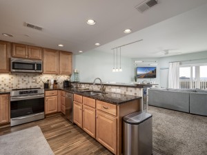 theview202-12-kitchen.jpg