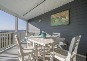 theview202-6-balcony-dining.jpg