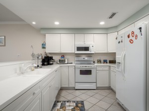 sunsetpoint305-10-kitchen.jpg