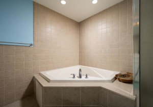 sunsetpoint305-18-primary-bath.jpg