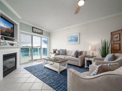 sunsetpoint305-6-living-area.jpg