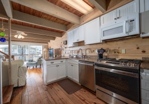 beachplacenorth20-18-kitchen.jpg