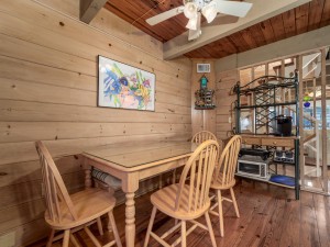 beachplacenorth20-19-dining.jpg