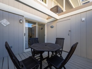 summerplace9-8-balcony-dining.jpg