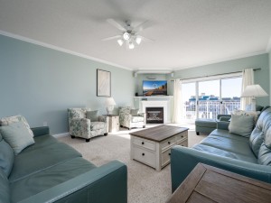 islandbreeze406-10-living-area.jpg