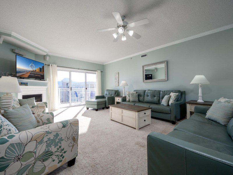 islandbreeze406-11-living-area.jpg
