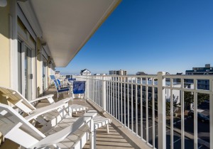 islandbreeze406-6-balcony.jpg