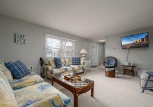 bering418-11-living-area.jpg