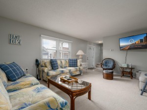 bering418-11-living-area.jpg