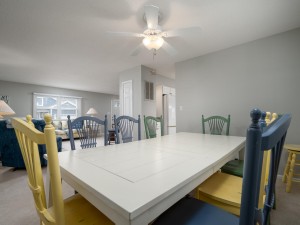 bering418-12-dining-area.jpg
