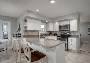 bering418-15-kitchen.jpg